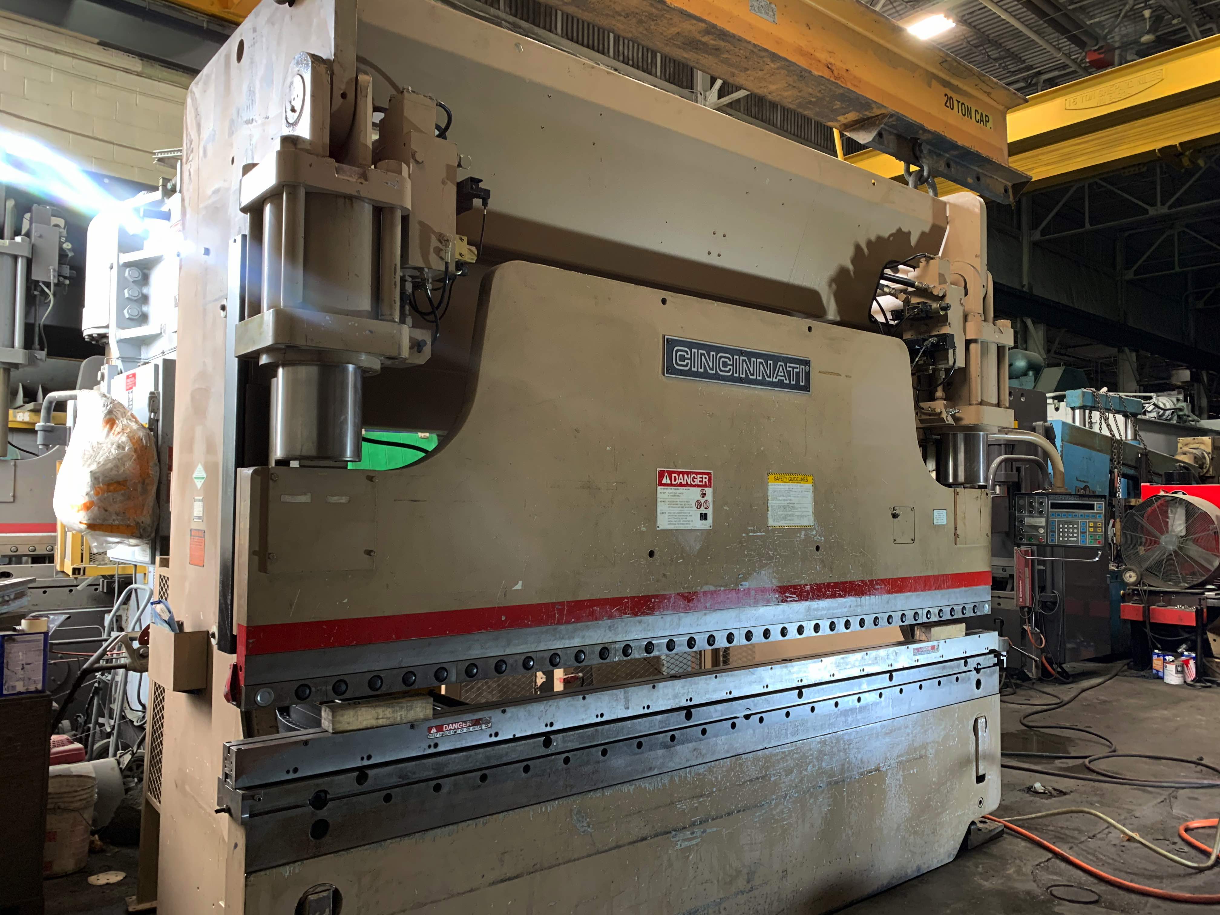 Press Brake 230 Ton X 12' CINCINNATI 230 FMII CNC HYDRAULIC PRESS BRAKE