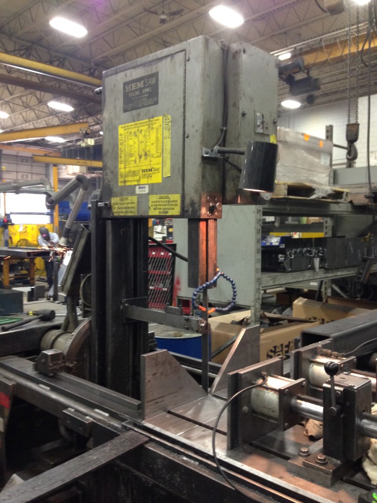 16" X 22" HEM V100 LM-2 VERTICAL MITRE CUTTING BAND SAW