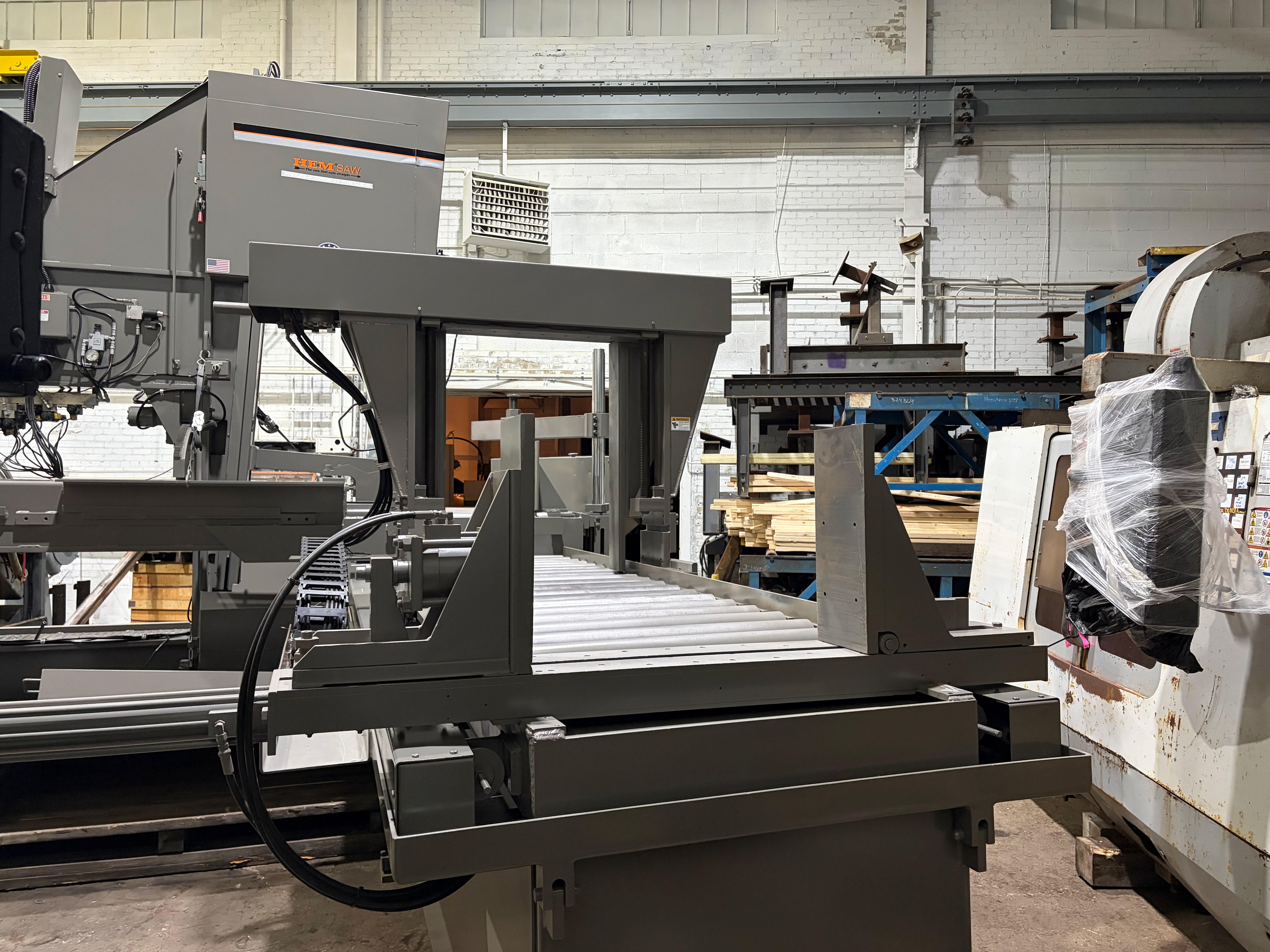 25" X 36"  HEM VT200A Vertical Miter Cutting Band Saw New 2009