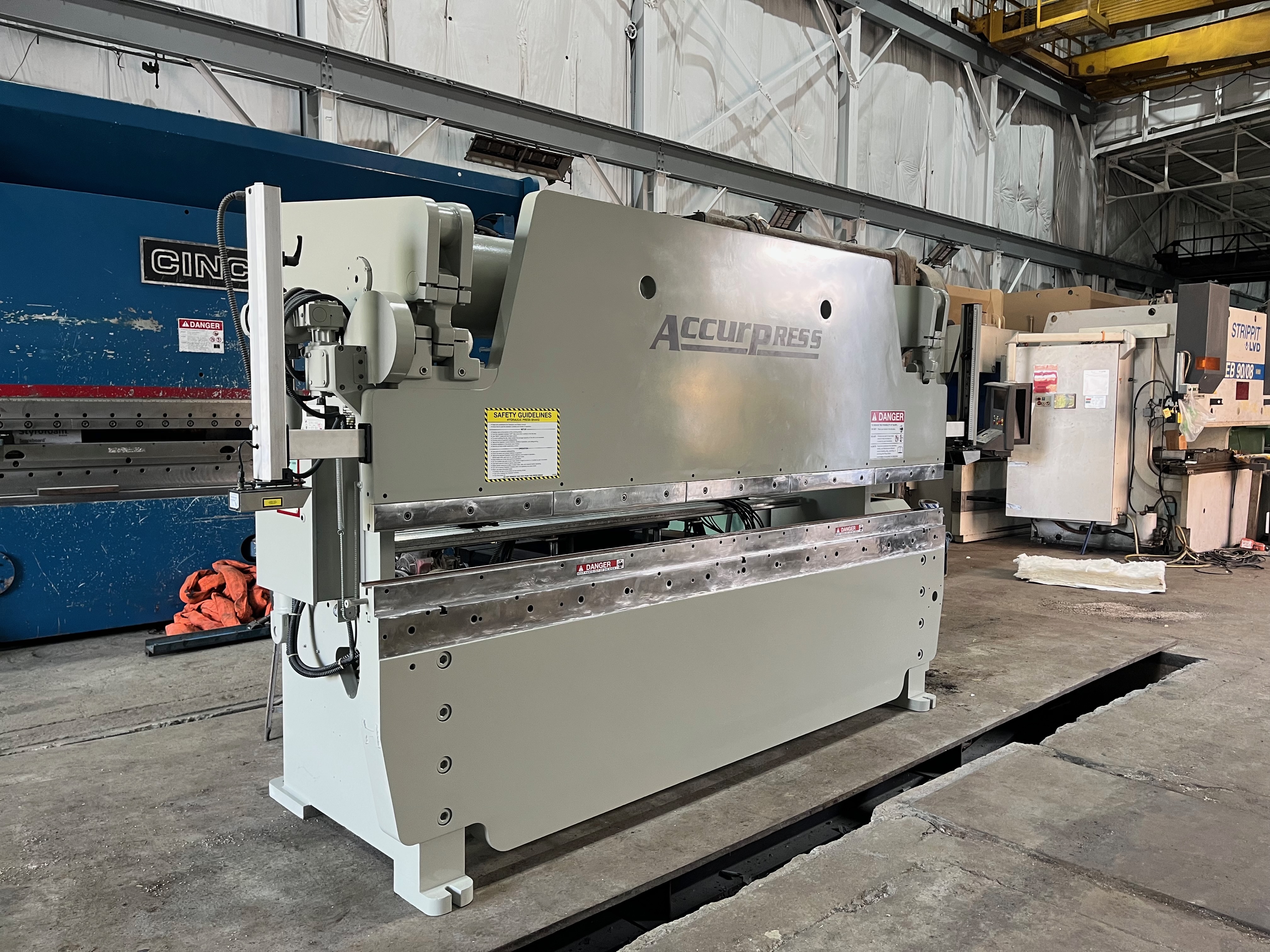 130 Ton X 10’ Accurpress Model 713010 Hydraulic Press Brake