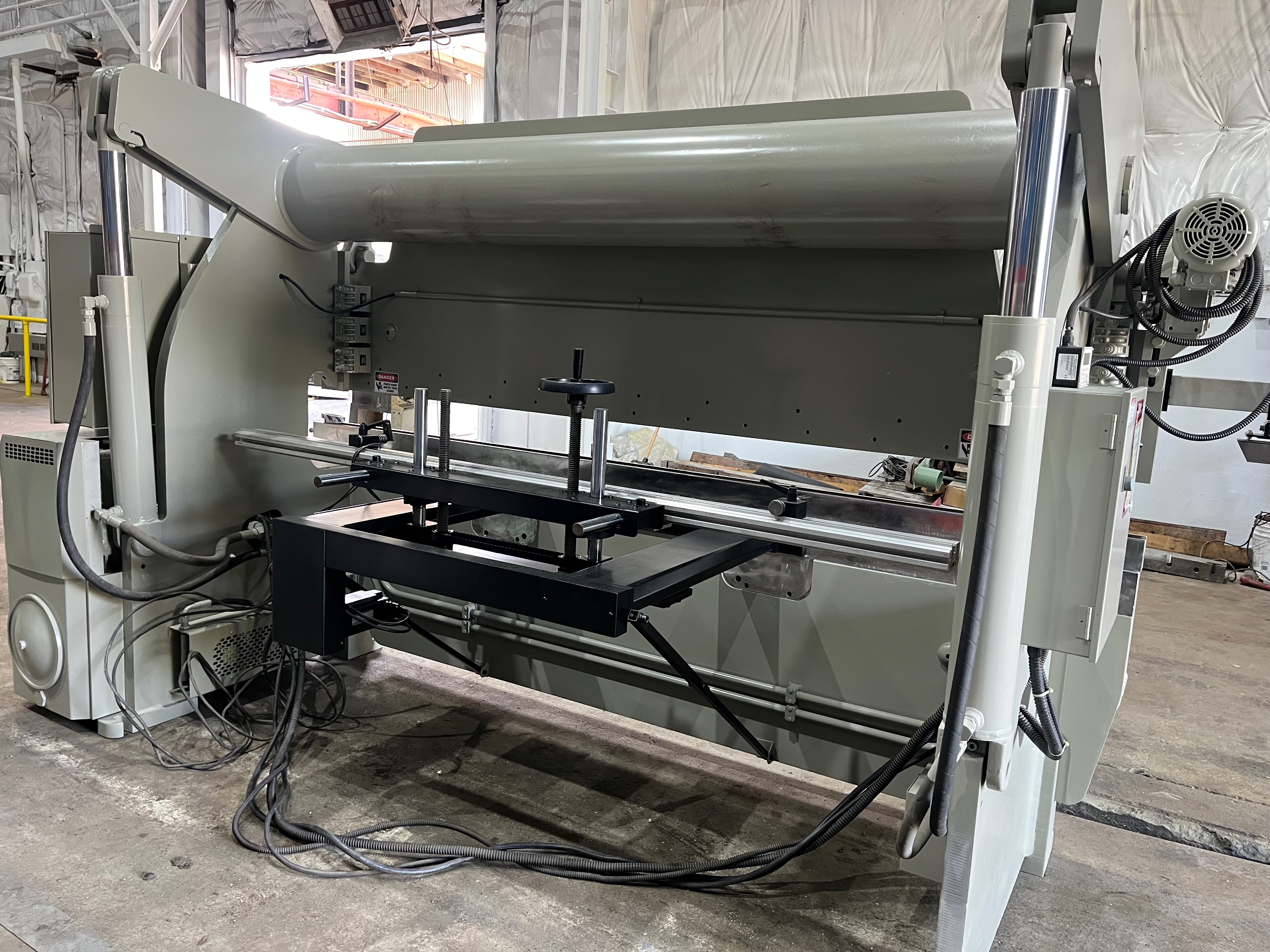 130 Ton X 10’ Accurpress Model 713010 Hydraulic Press Brake