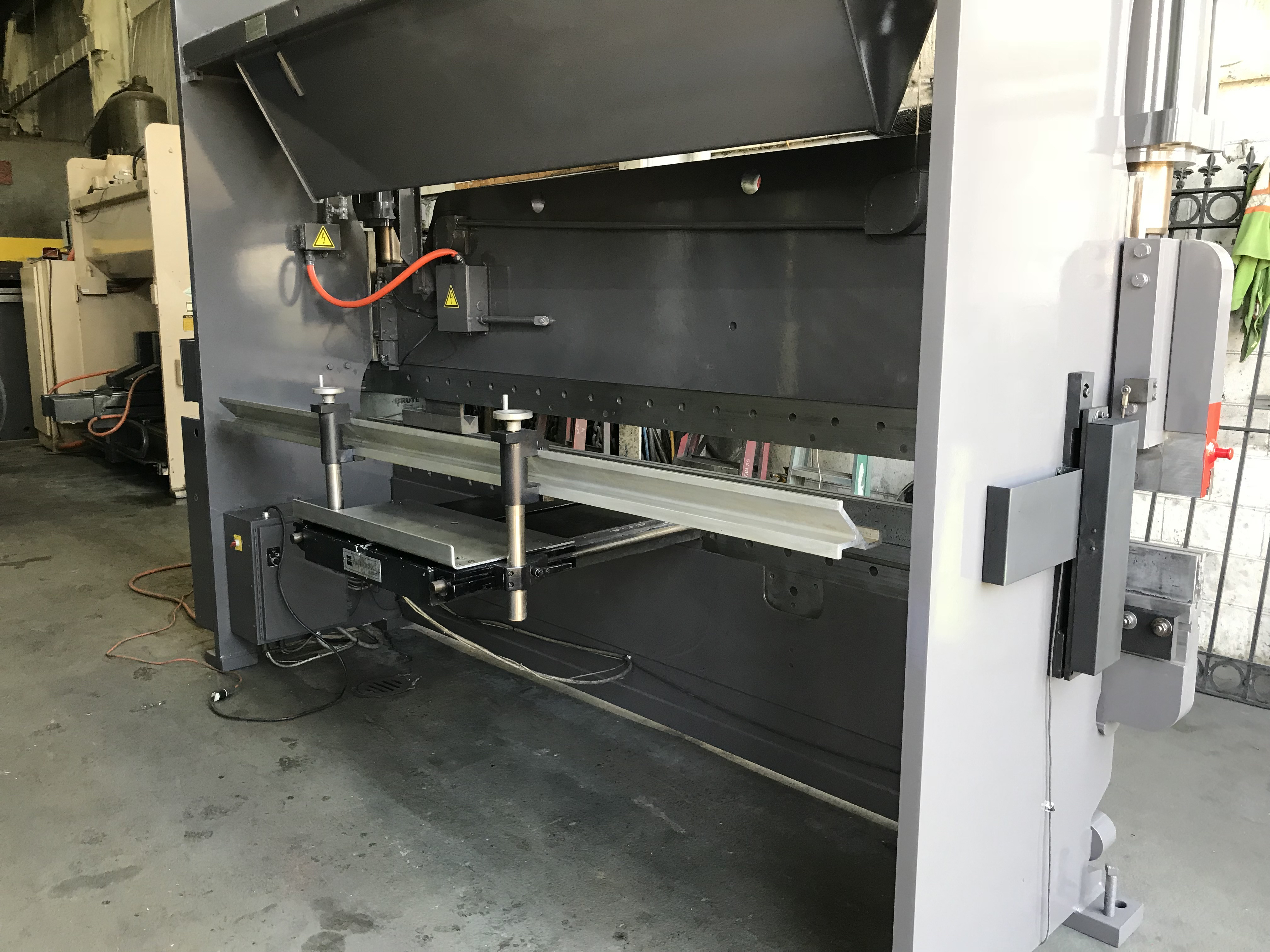 90 Ton X 12' Cincinnati Model 90CB CNC Press Brake