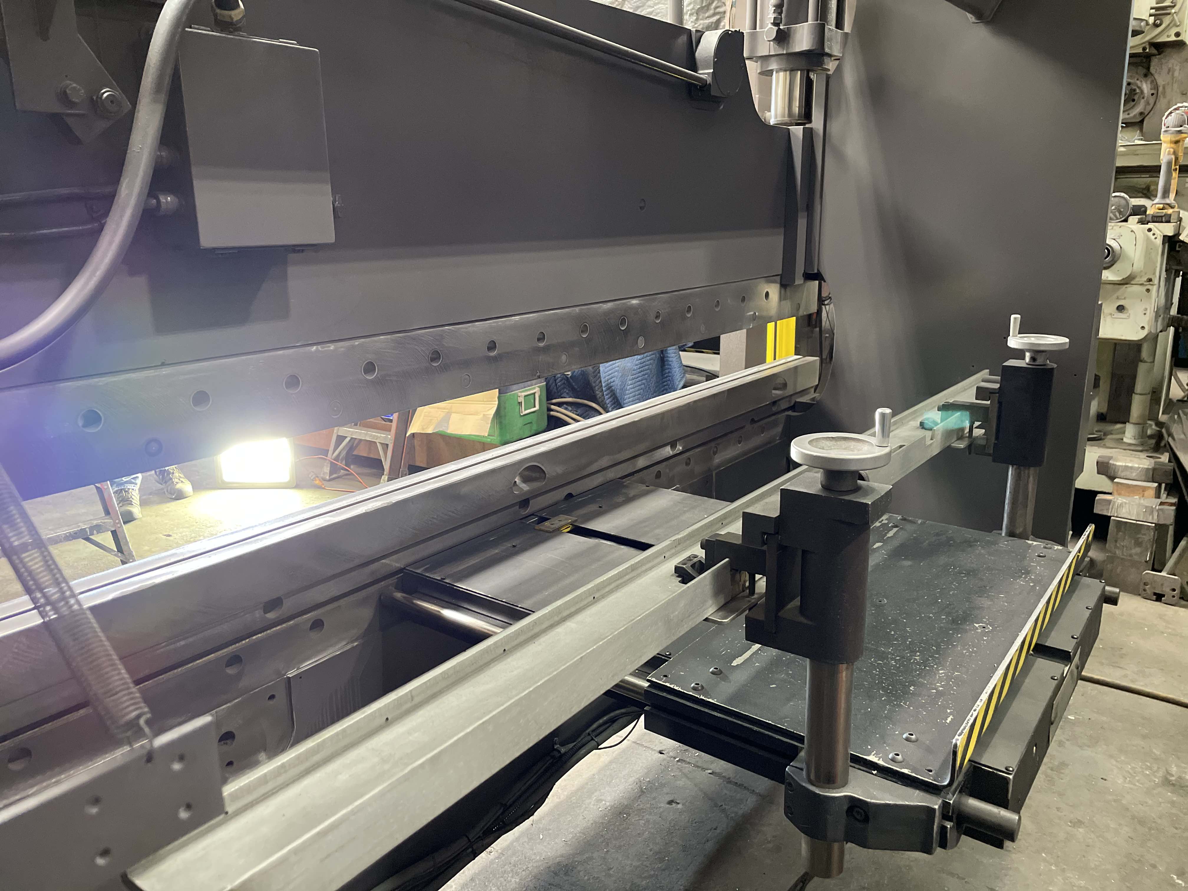 90 Ton X 10' Cincinnati Model 90CB Hydraulic Press Brake