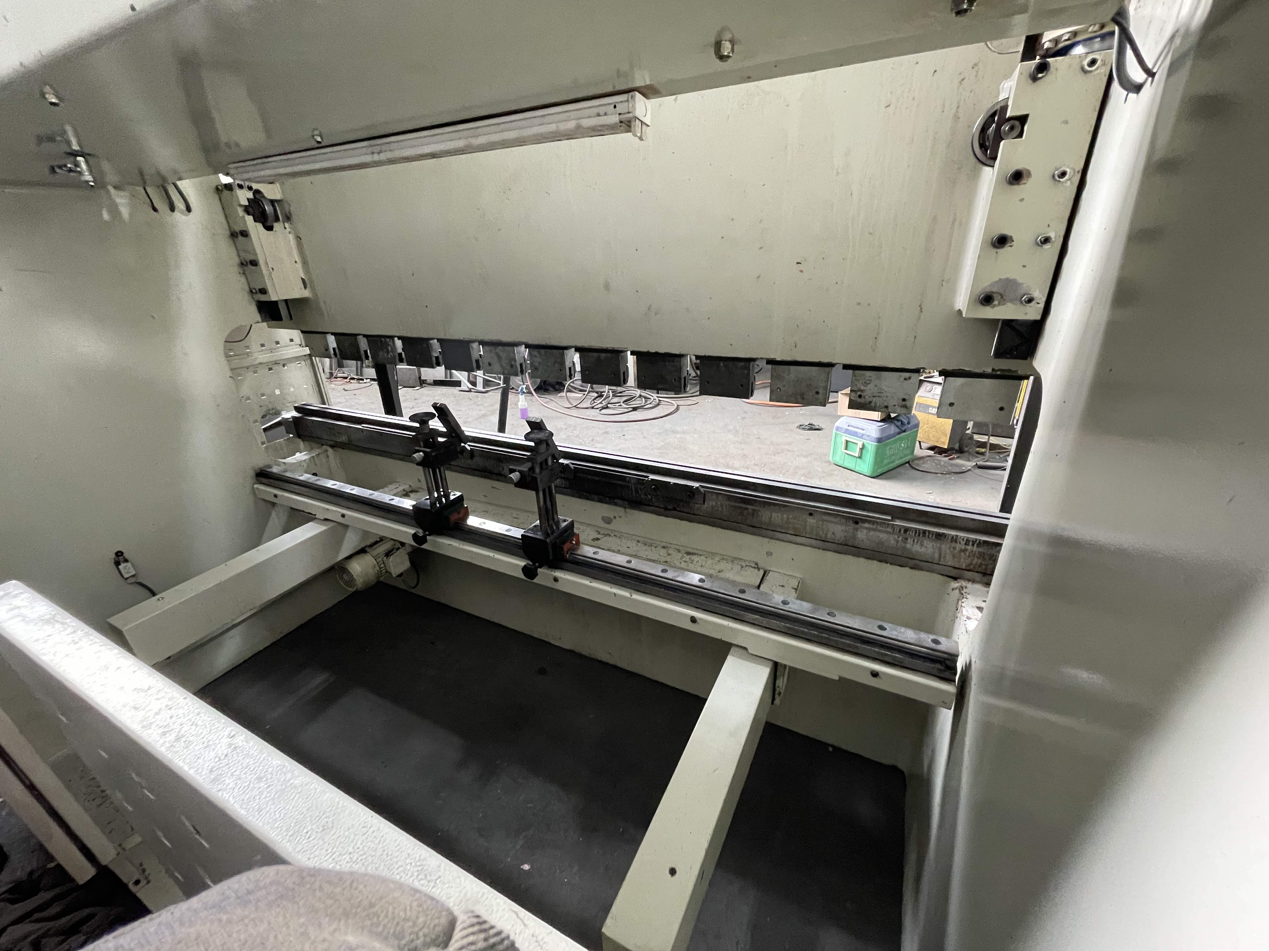 176 Ton X 10' Durma Model HAP 30160 CNC Hydraulic Press Brake
