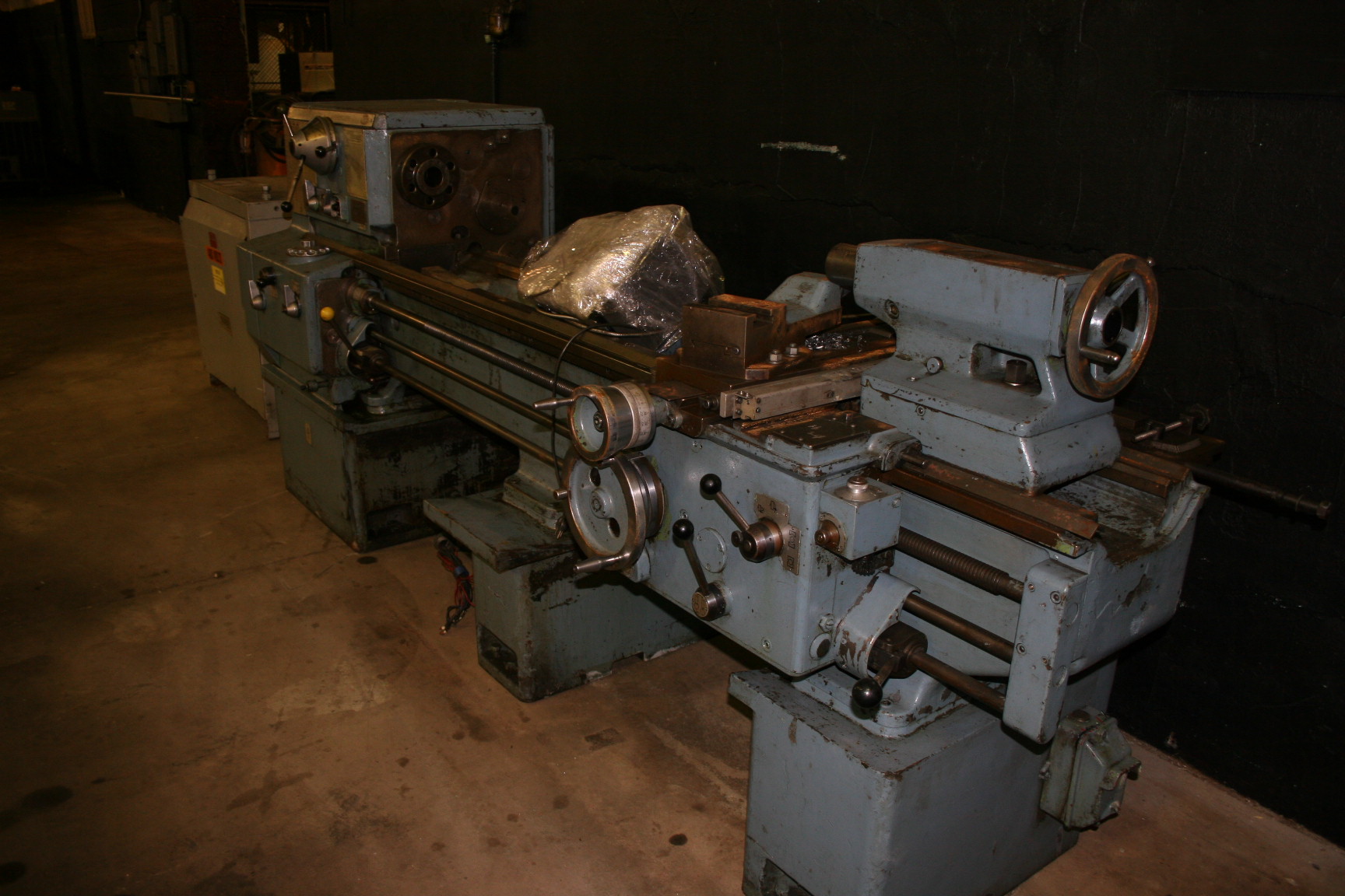 19" X 59" Boeringer Engine Lathe